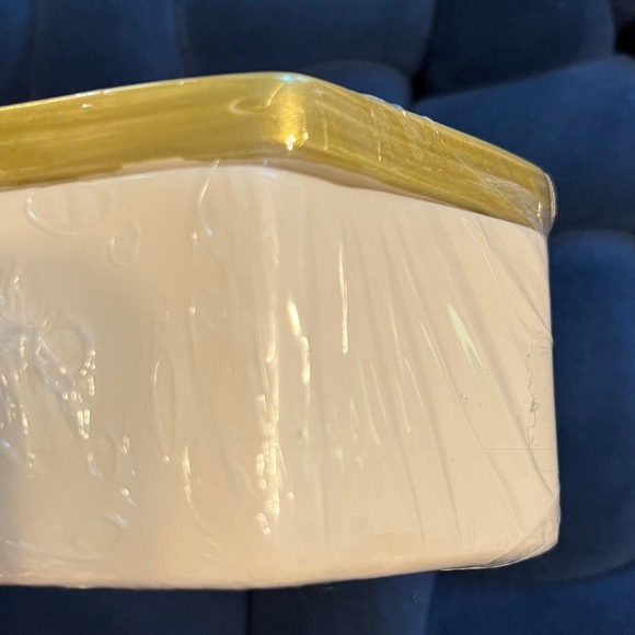 NWT Gold and White Bee Trinket Jewelry Accent Box - Picture 6 of 14